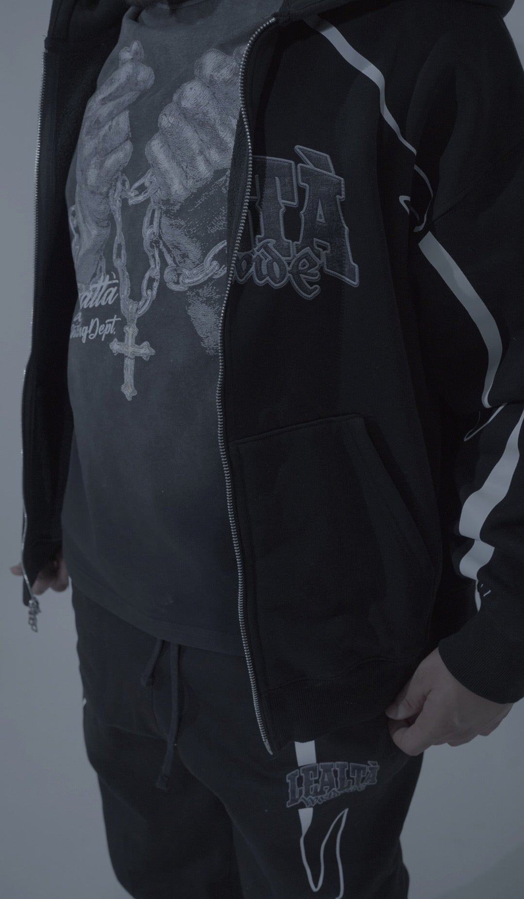 Black “Lealtà” Jogging Set